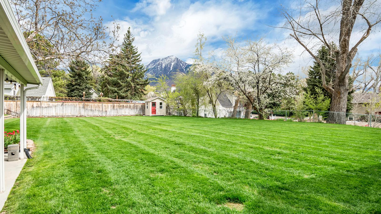 Water Gardens Holladay : Holladay Hideaway / View the latest water